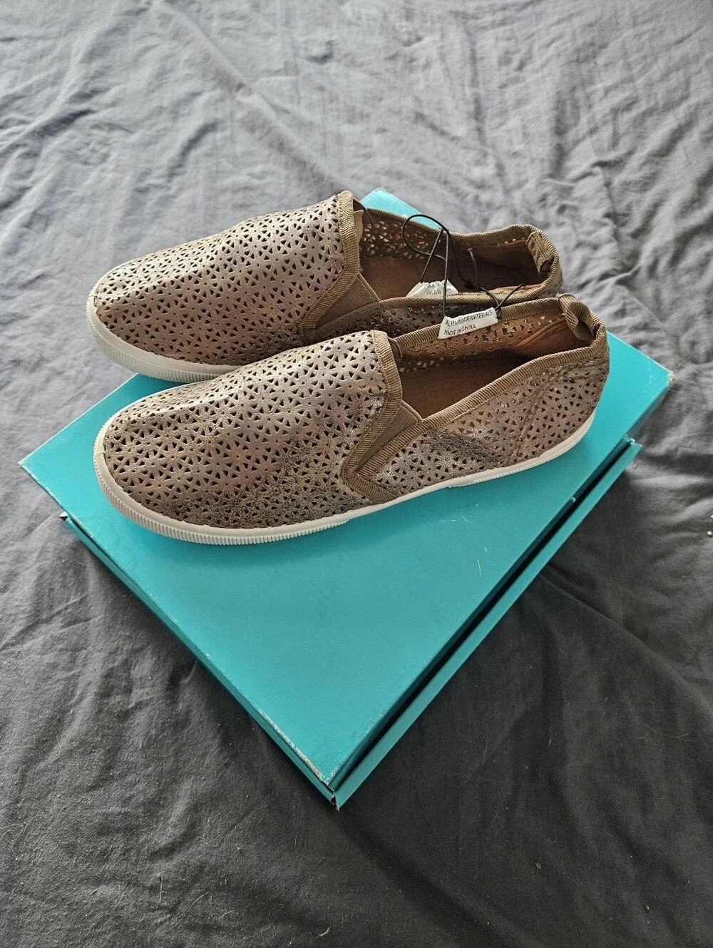 BRAND NEW ** Cut-Out Design Slip-On Loafers in Coppery